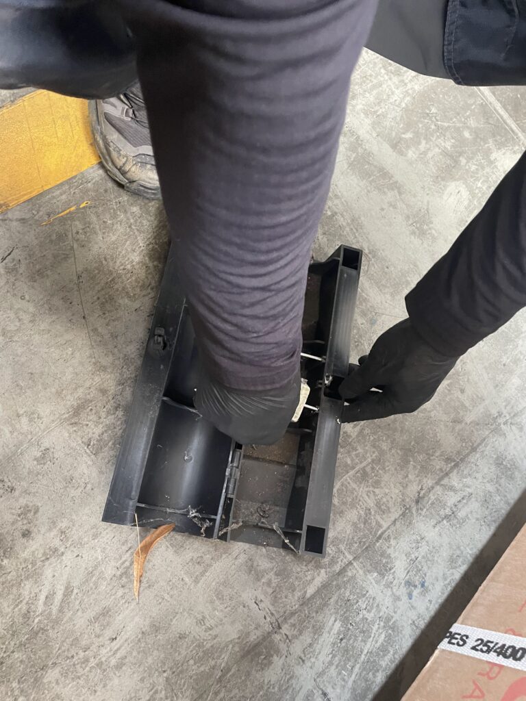 deratizace břeclav, deratizační stanice, deratizační staničky, Závěrem Plošná deratizace je důležitým opatřením pro ochranu zdraví a bezpečnosti obyvatel. Přemnožení hlodavců se může dotknout každého – prevence v podobě koordinovaného zásahu je klíčem k udržitelnému řešení. Máte-li podezření na výskyt potkanů ve vašem okolí, plošná deratizace